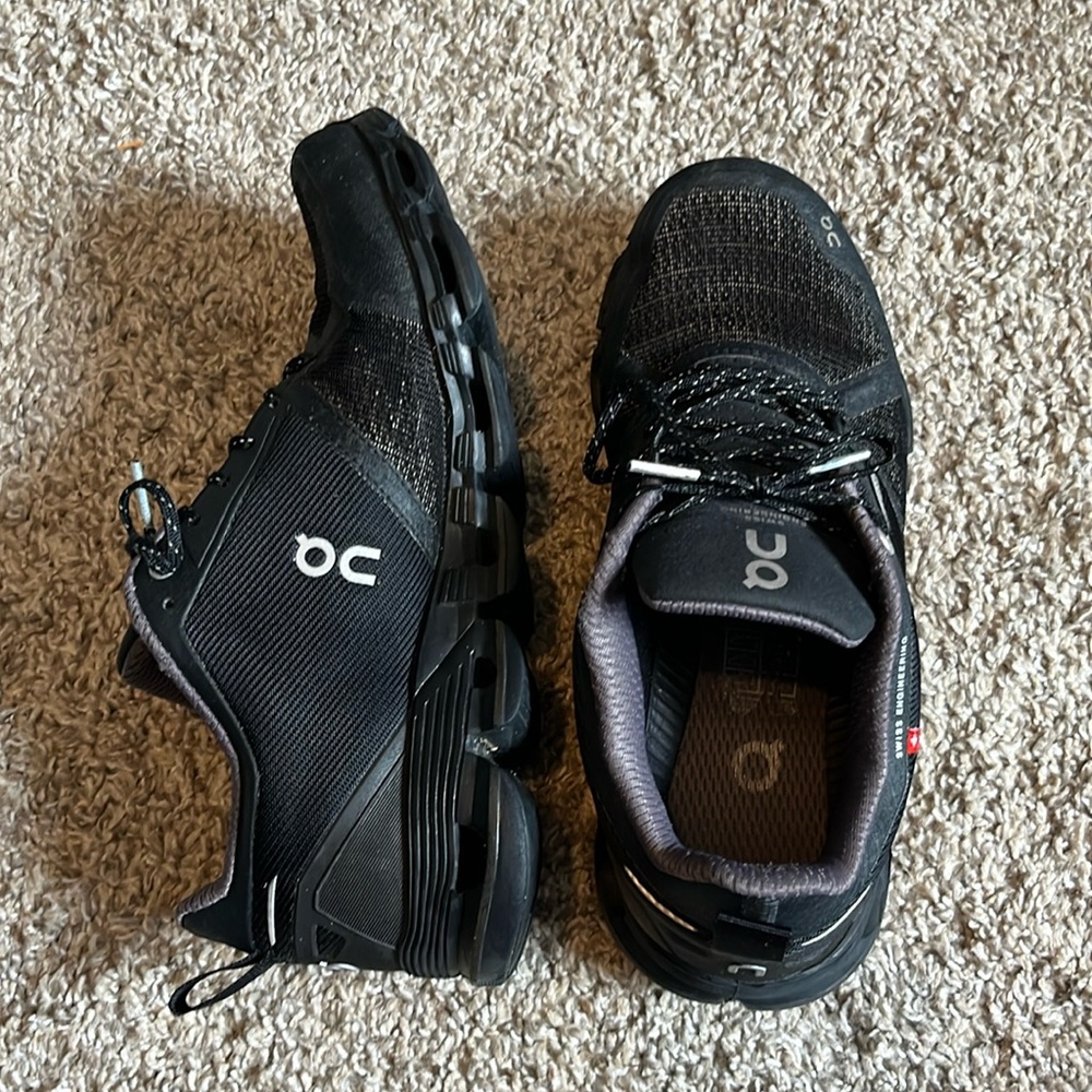 Women’s Waterproof Black On Clouds Size 7.5